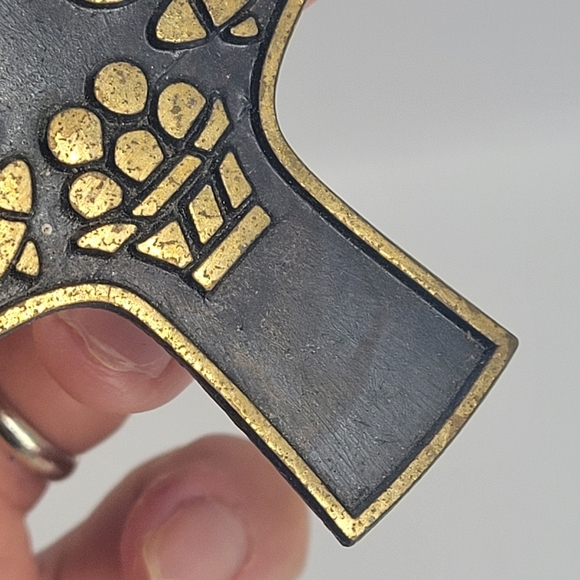 Vintage Signed Terra Sancta Guild Black Gold Tone Fish Loaves Pendant. 1967 - Picture 6 of 8